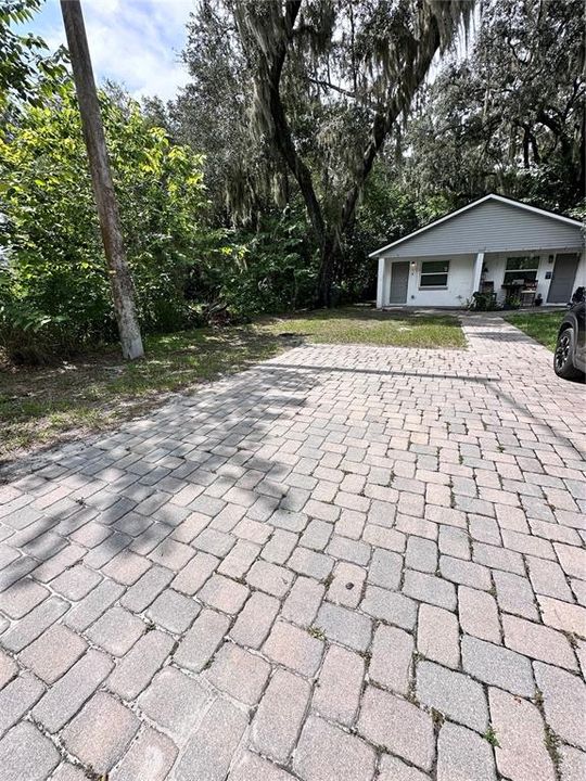 For Rent: $1,350 (2 beds, 1 baths, 700 Square Feet)