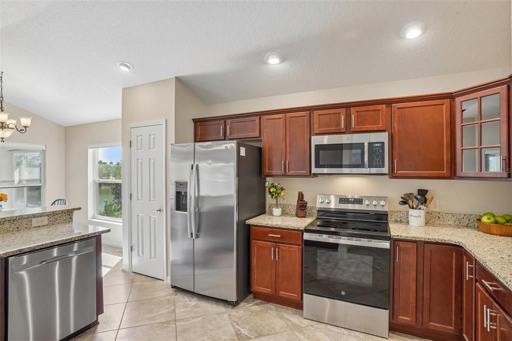 For Sale: $759,995 (3 beds, 2 baths, 1958 Square Feet)