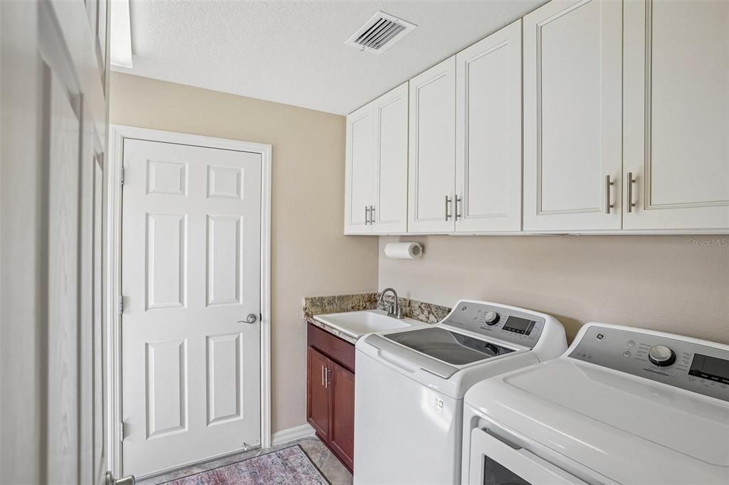 For Sale: $759,995 (3 beds, 2 baths, 1958 Square Feet)