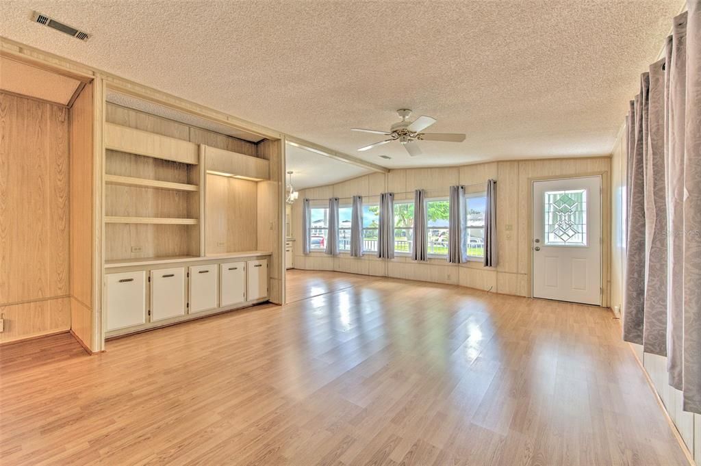 На продажу: $187,000 (2 спален, 2 ванн, 1638 Квадратных фут)