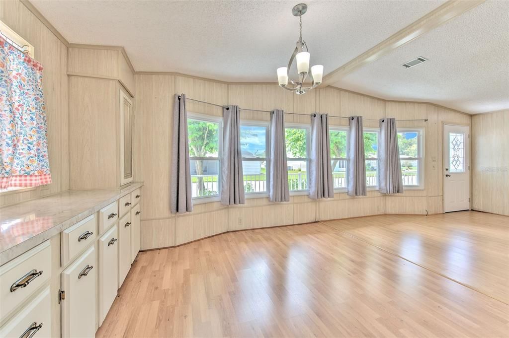 На продажу: $187,000 (2 спален, 2 ванн, 1638 Квадратных фут)