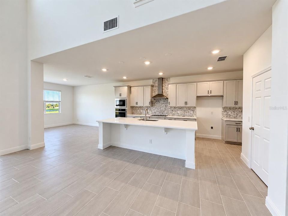 En Venta: $655,990 (5 camas, 3 baños, 3800 Pies cuadrados)