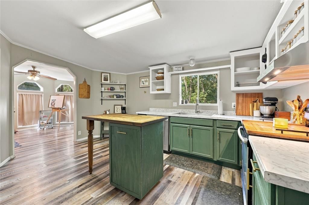 For Sale: $250,000 (3 beds, 2 baths, 1506 Square Feet)