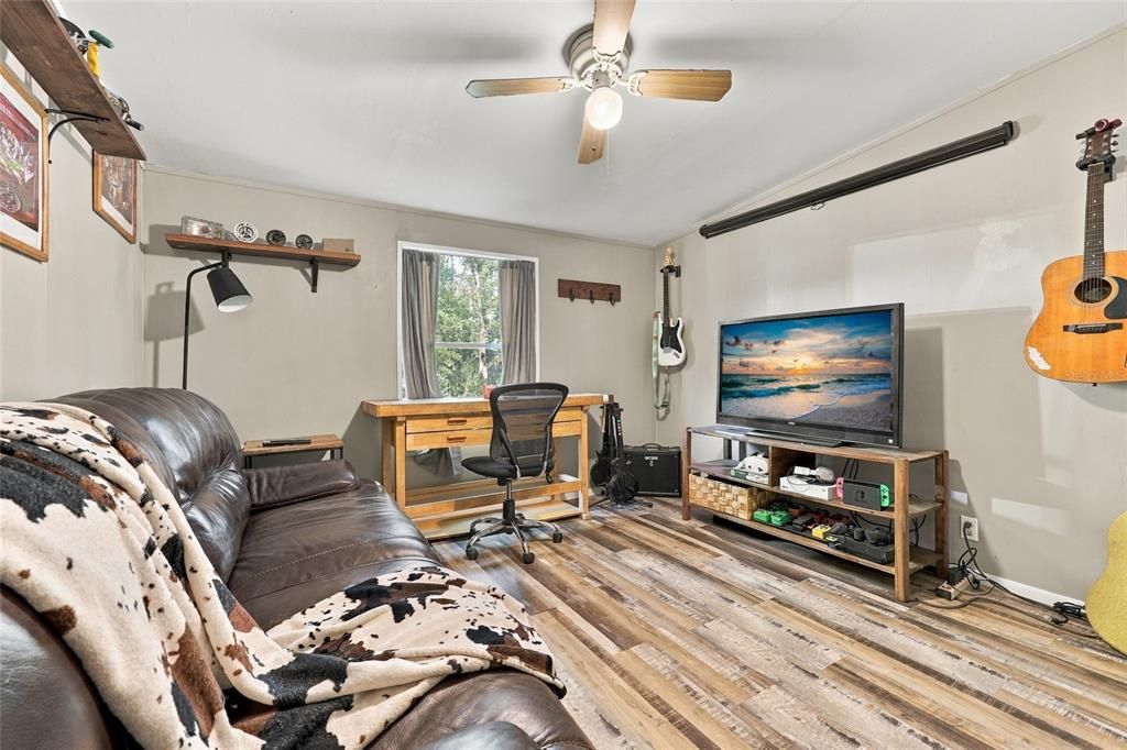 For Sale: $250,000 (3 beds, 2 baths, 1506 Square Feet)