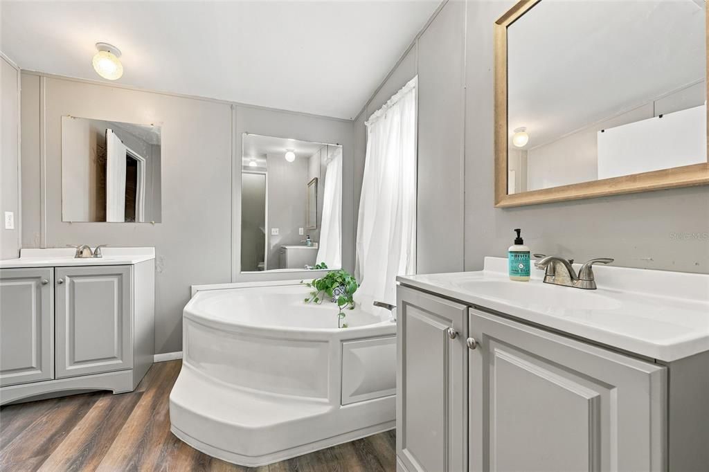 For Sale: $250,000 (3 beds, 2 baths, 1506 Square Feet)