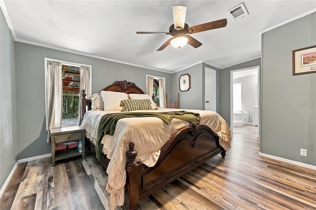 For Sale: $250,000 (3 beds, 2 baths, 1506 Square Feet)
