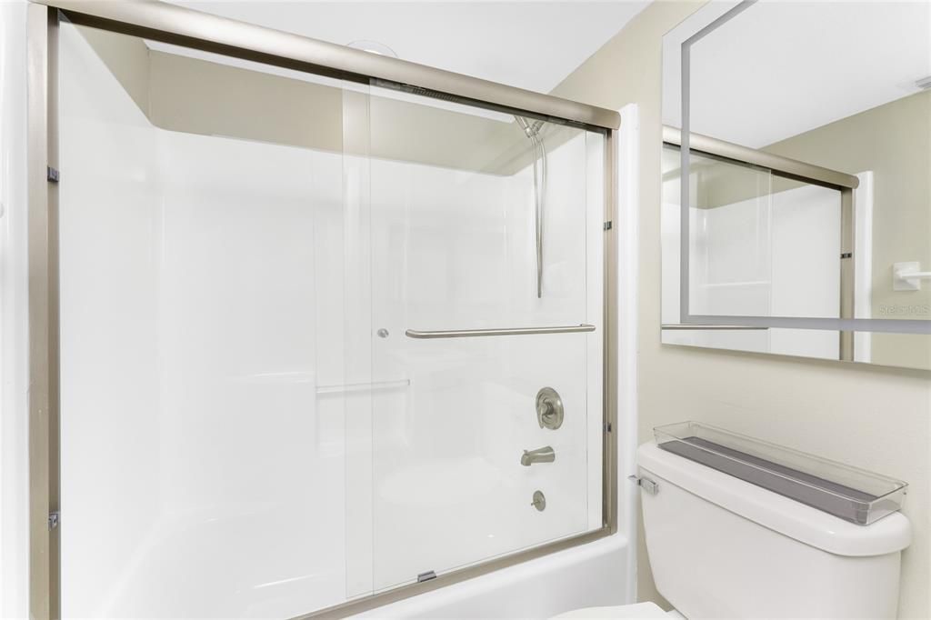 На продажу: $159,900 (2 спален, 2 ванн, 933 Квадратных фут)
