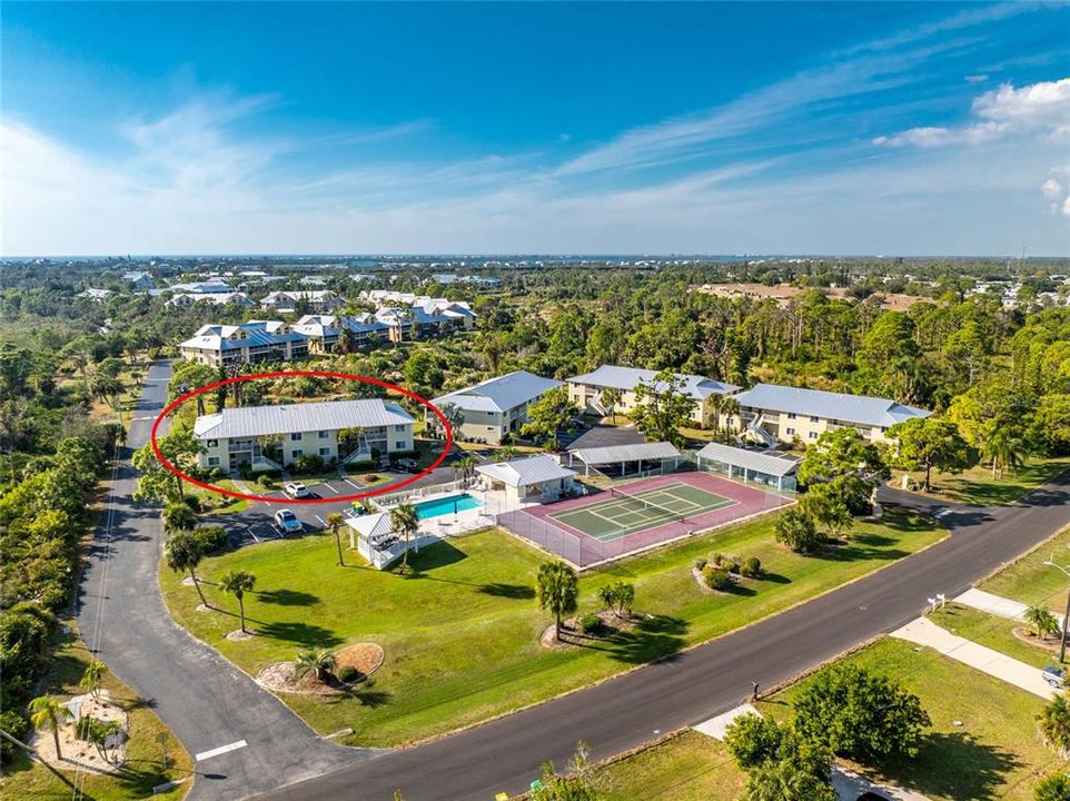 На продажу: $159,900 (2 спален, 2 ванн, 933 Квадратных фут)