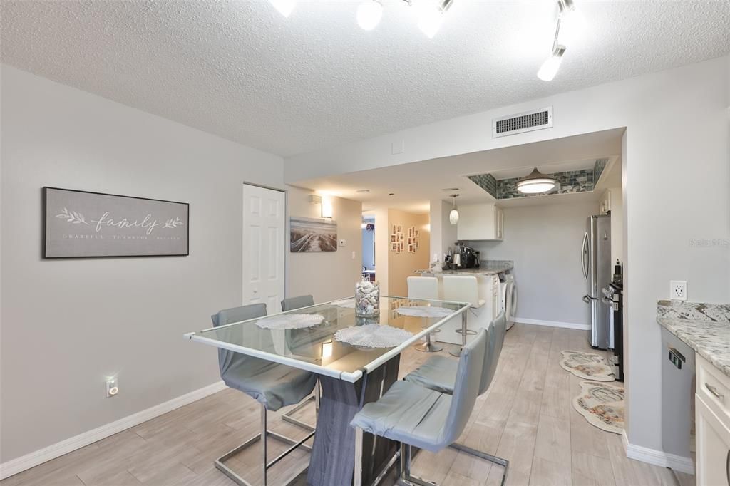В аренду: $2,400 (2 спален, 2 ванн, 1280 Квадратных фут)