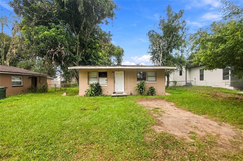 На продажу: $134,900 (2 спален, 1 ванн, 648 Квадратных фут)