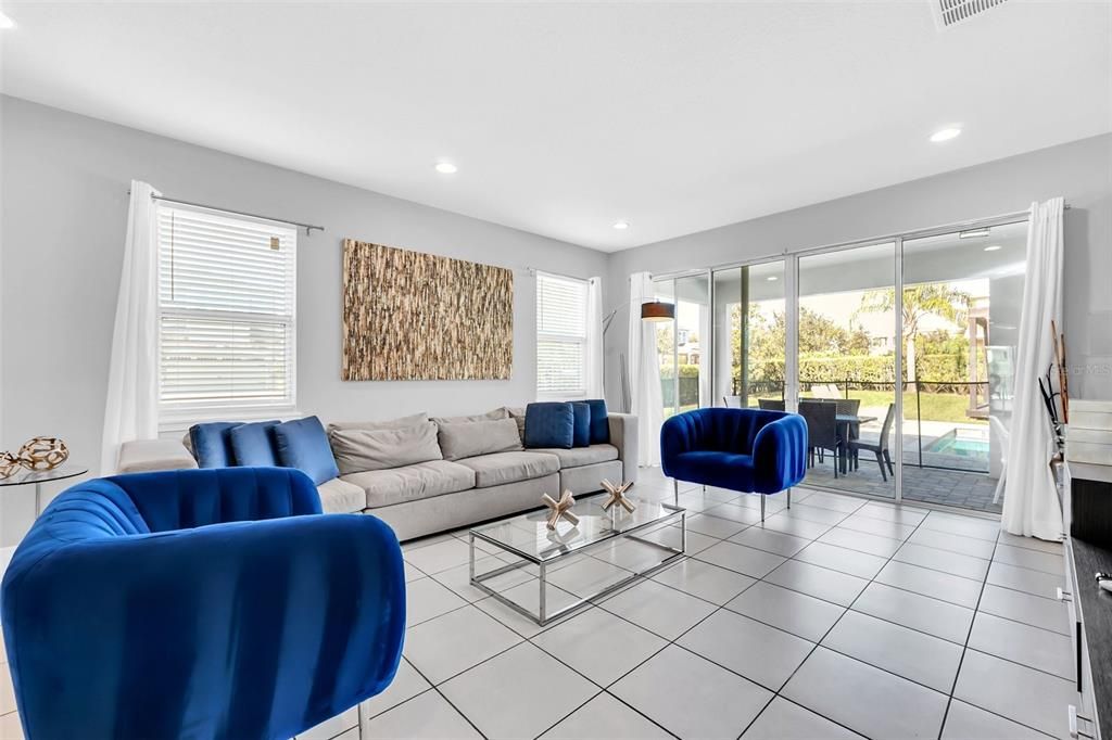 Activo con contrato: $900,000 (8 camas, 8 baños, 4033 Pies cuadrados)