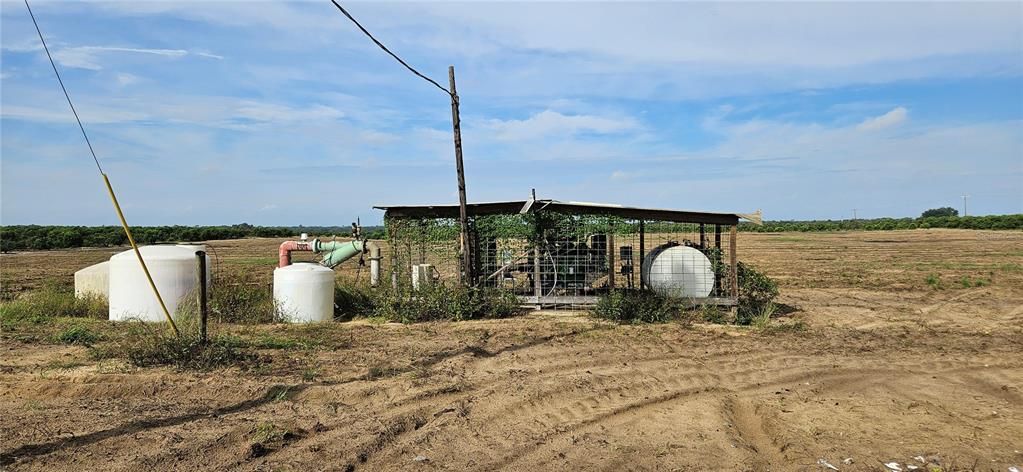 На продажу: $490,000 (15.36 acres)