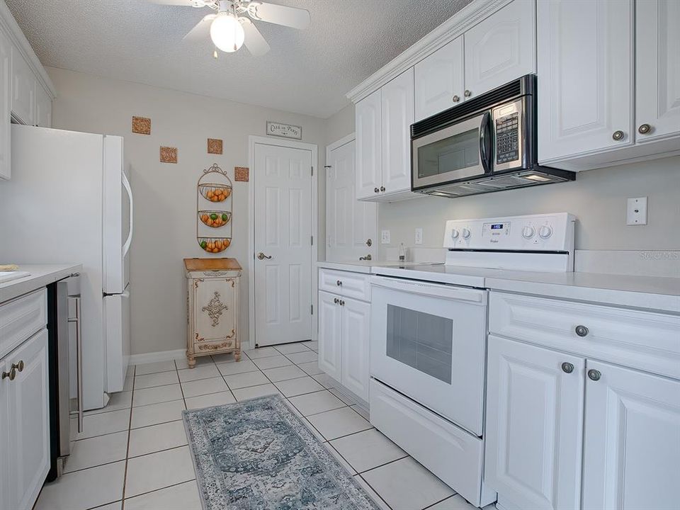 For Rent: $2,150 (2 beds, 2 baths, 1102 Square Feet)