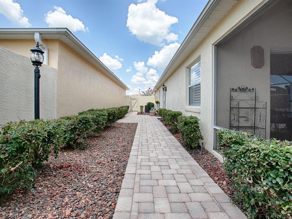 For Rent: $2,150 (2 beds, 2 baths, 1102 Square Feet)