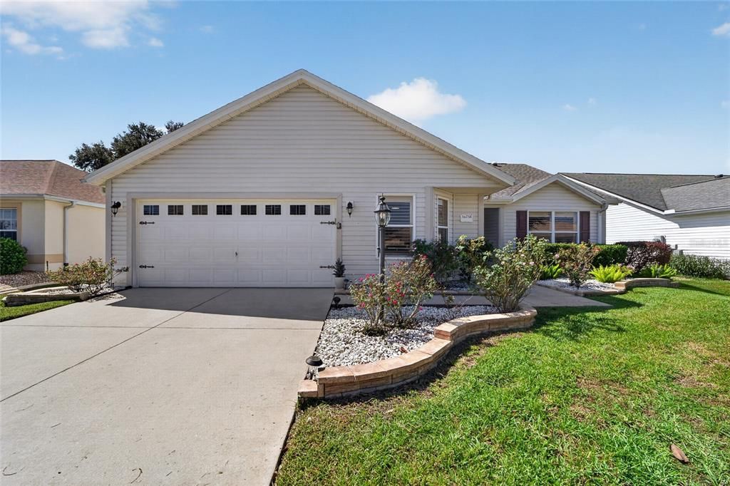 For Sale: $325,000 (3 beds, 2 baths, 1484 Square Feet)