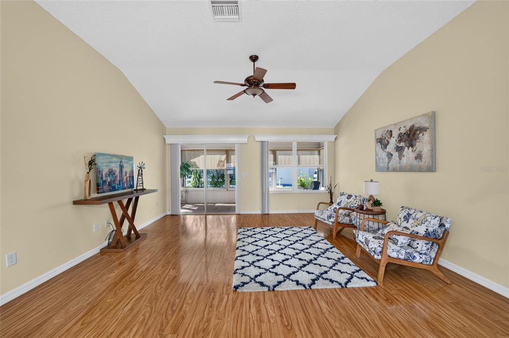 For Sale: $325,000 (3 beds, 2 baths, 1484 Square Feet)