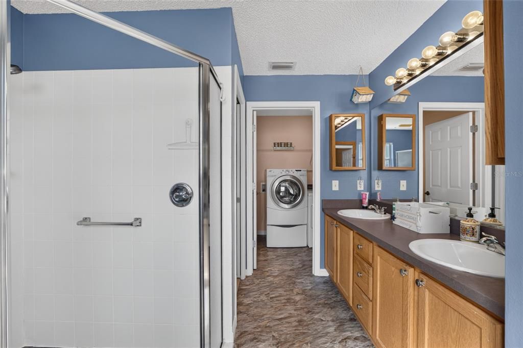 For Sale: $325,000 (3 beds, 2 baths, 1484 Square Feet)