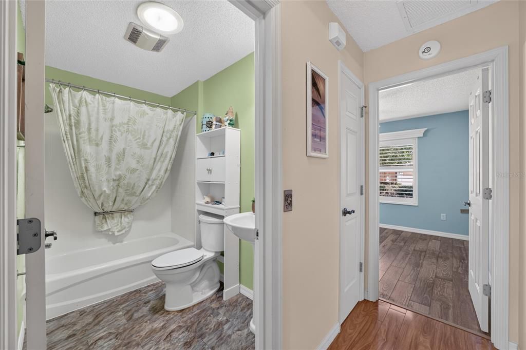 For Sale: $325,000 (3 beds, 2 baths, 1484 Square Feet)