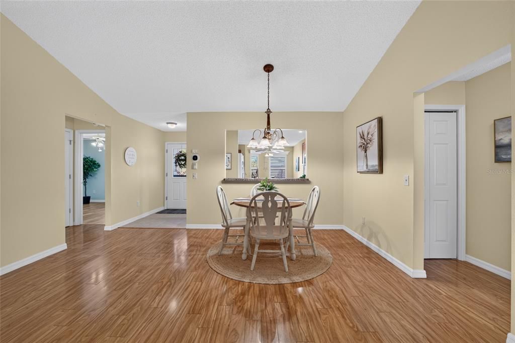 For Sale: $325,000 (3 beds, 2 baths, 1484 Square Feet)