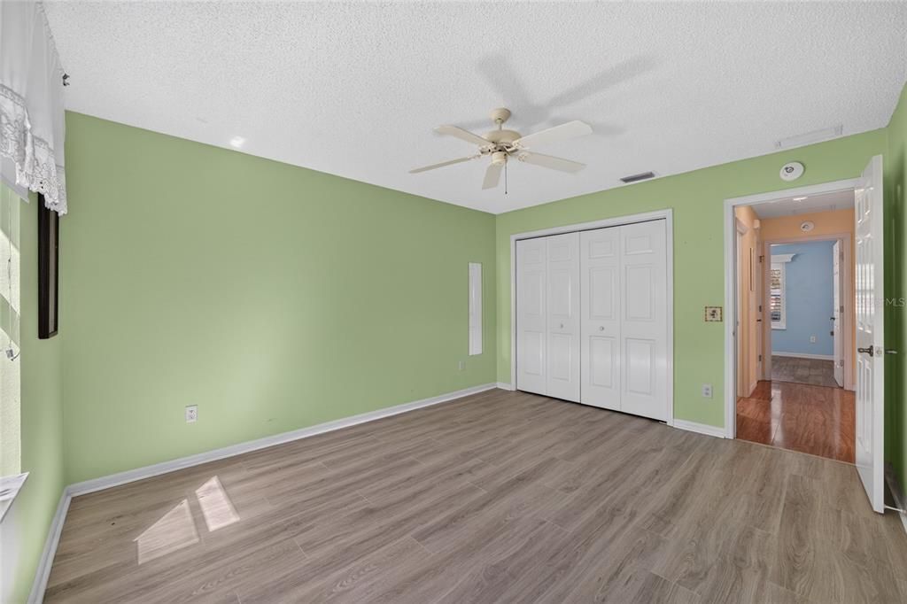 For Sale: $325,000 (3 beds, 2 baths, 1484 Square Feet)