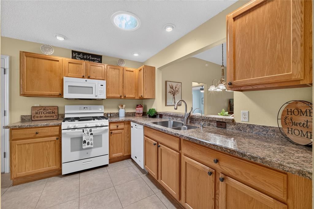 For Sale: $325,000 (3 beds, 2 baths, 1484 Square Feet)