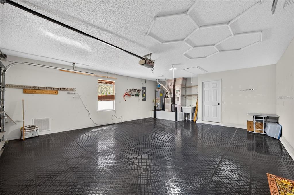 For Sale: $325,000 (3 beds, 2 baths, 1484 Square Feet)
