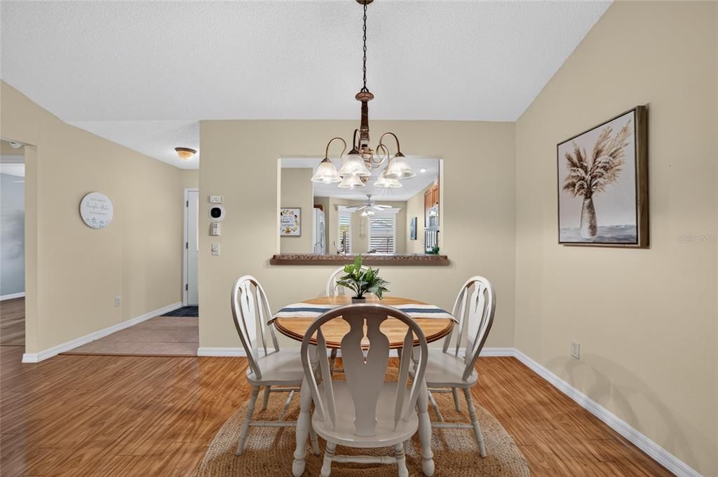 For Sale: $325,000 (3 beds, 2 baths, 1484 Square Feet)