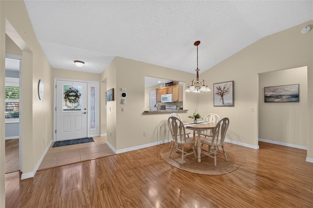 For Sale: $325,000 (3 beds, 2 baths, 1484 Square Feet)