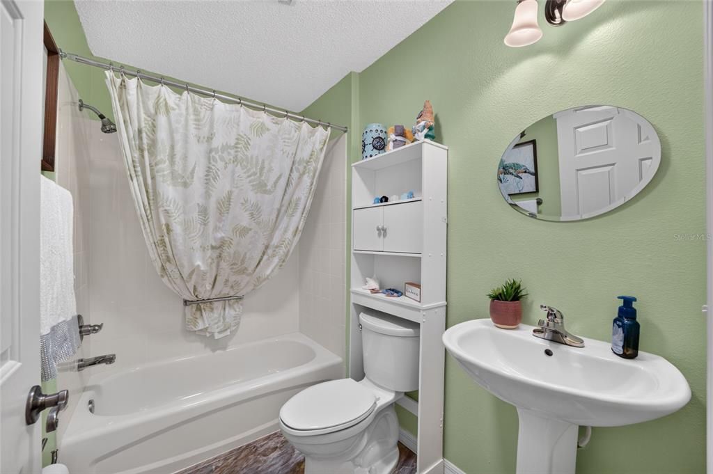 For Sale: $325,000 (3 beds, 2 baths, 1484 Square Feet)