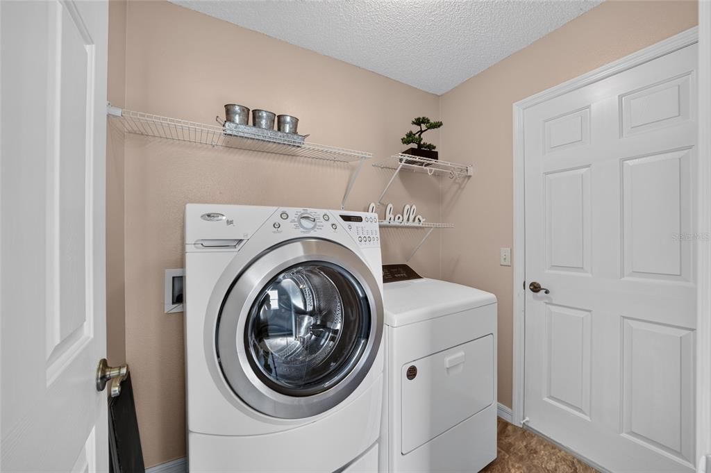 For Sale: $325,000 (3 beds, 2 baths, 1484 Square Feet)