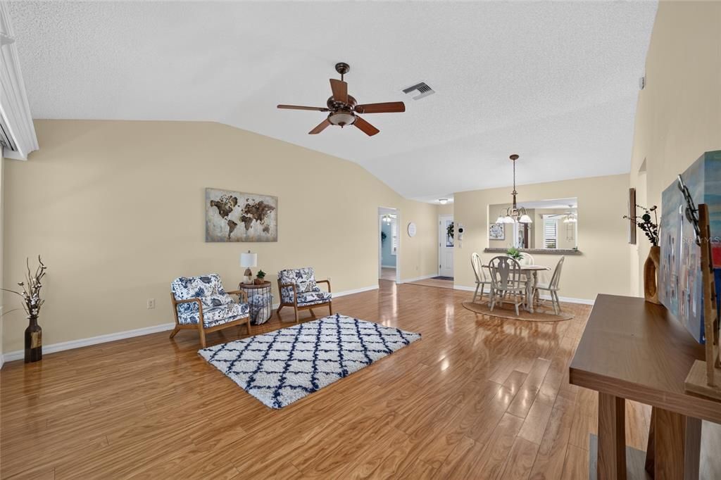 For Sale: $325,000 (3 beds, 2 baths, 1484 Square Feet)
