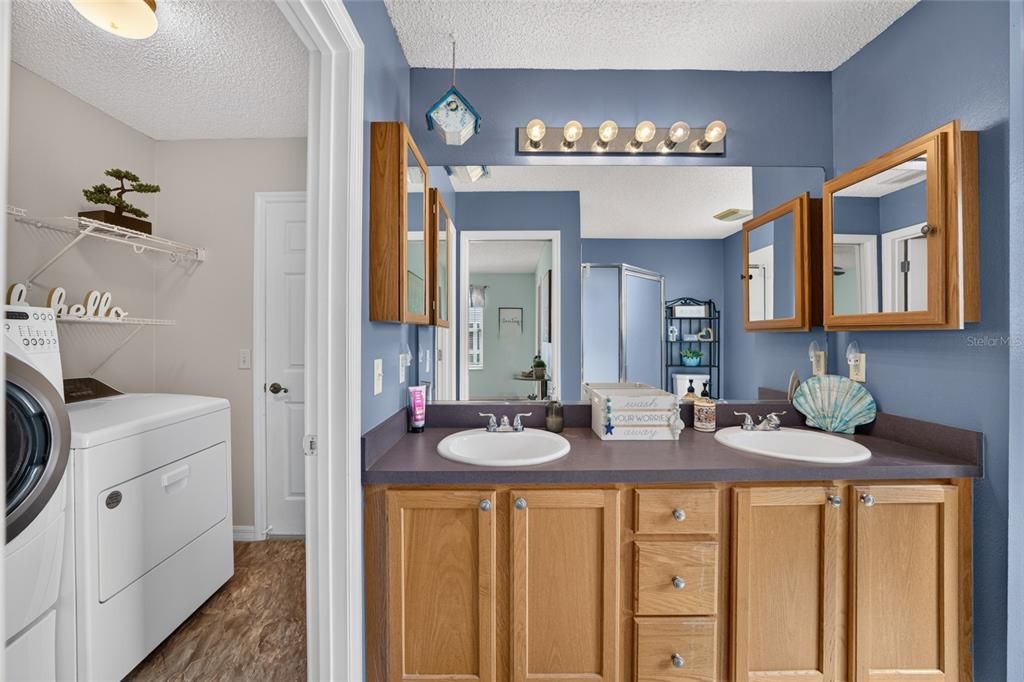 For Sale: $325,000 (3 beds, 2 baths, 1484 Square Feet)