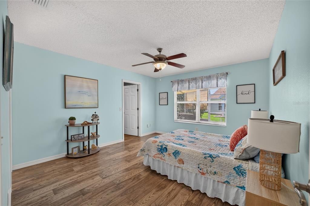 For Sale: $325,000 (3 beds, 2 baths, 1484 Square Feet)