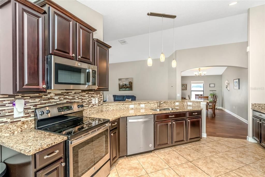 En Venta: $449,000 (4 camas, 3 baños, 1908 Pies cuadrados)