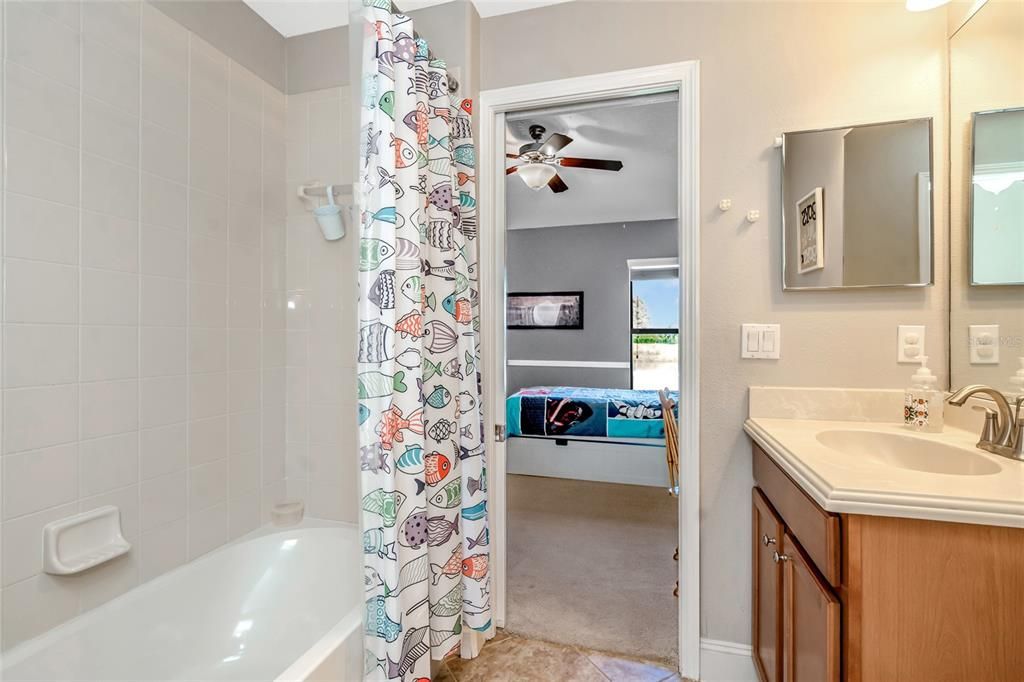 En Venta: $449,000 (4 camas, 3 baños, 1908 Pies cuadrados)