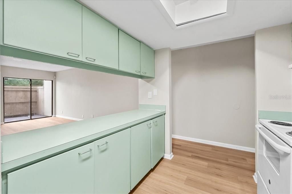 For Rent: $1,850 (3 beds, 1 baths, 1260 Square Feet)