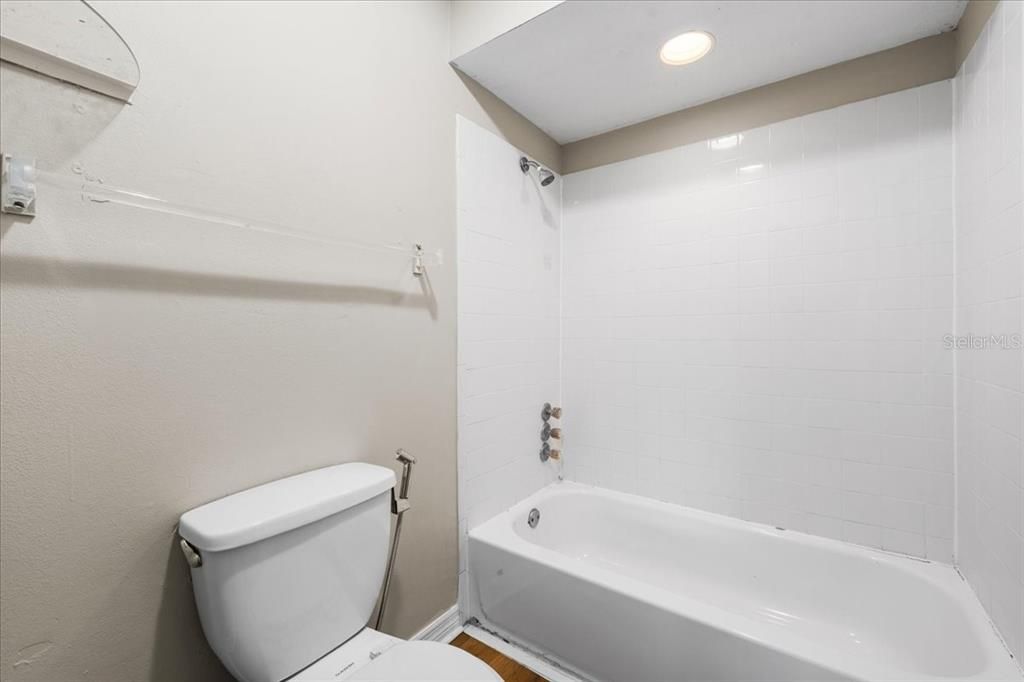 For Rent: $1,850 (3 beds, 1 baths, 1260 Square Feet)