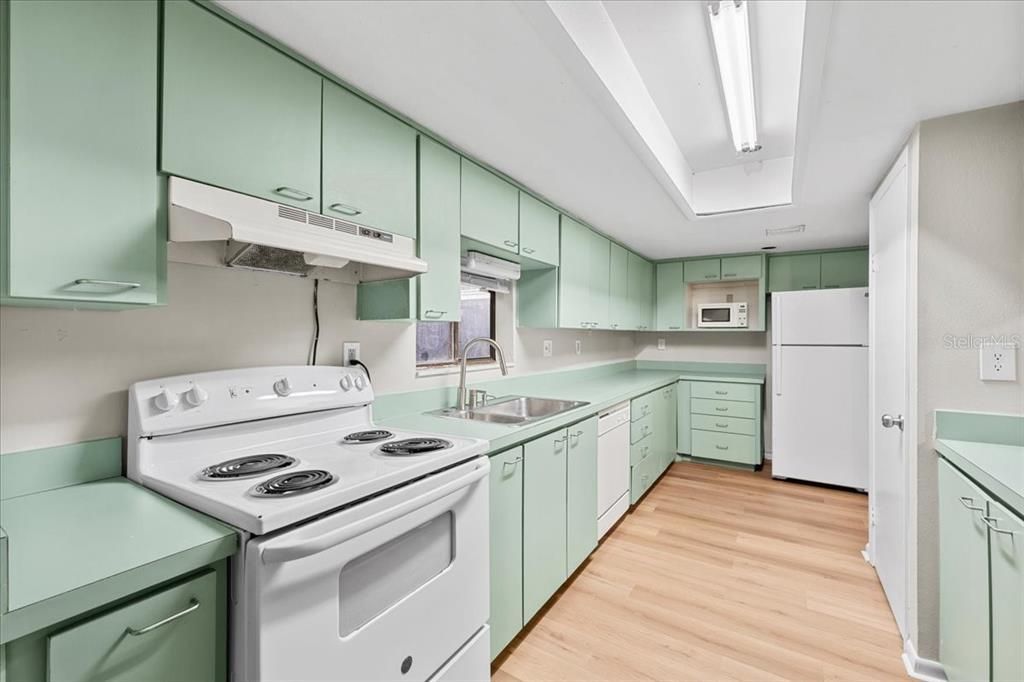 For Rent: $1,850 (3 beds, 1 baths, 1260 Square Feet)