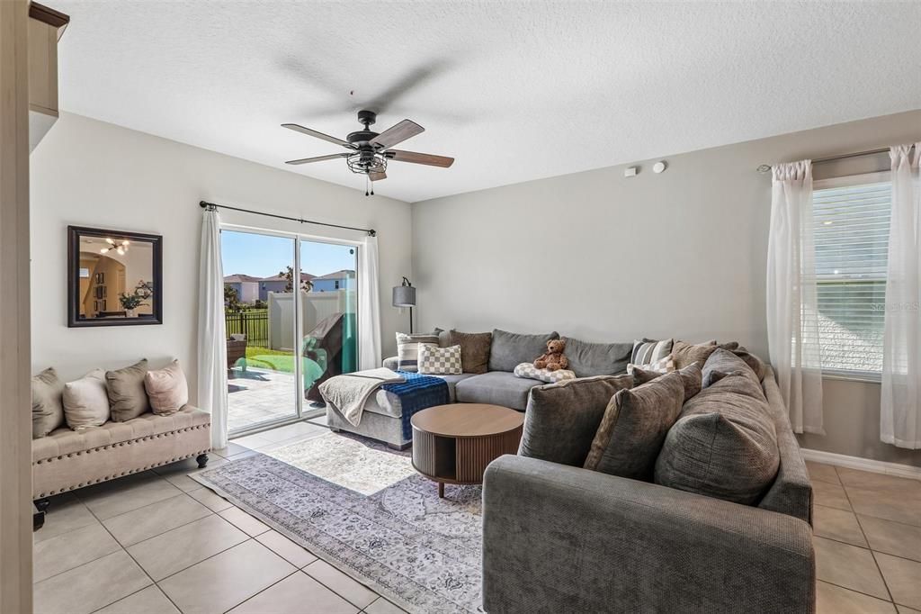 En Venta: $475,000 (5 camas, 3 baños, 2447 Pies cuadrados)