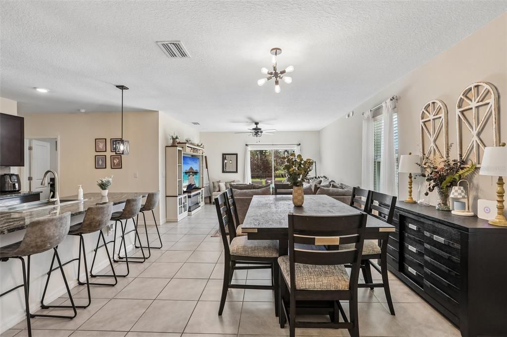 En Venta: $475,000 (5 camas, 3 baños, 2447 Pies cuadrados)