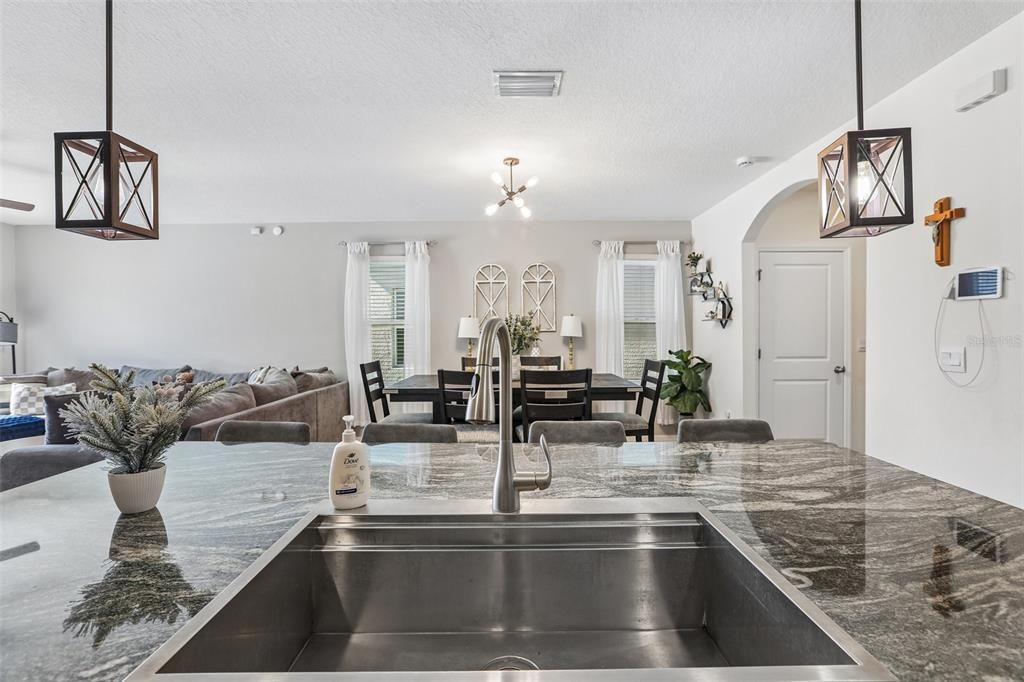 En Venta: $475,000 (5 camas, 3 baños, 2447 Pies cuadrados)