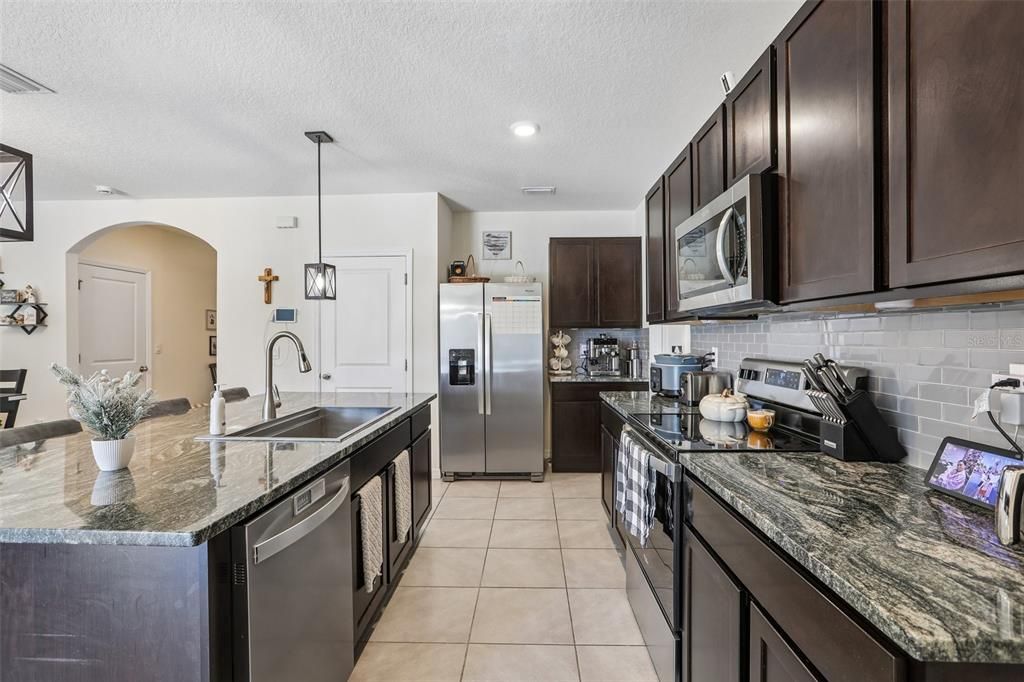 En Venta: $475,000 (5 camas, 3 baños, 2447 Pies cuadrados)