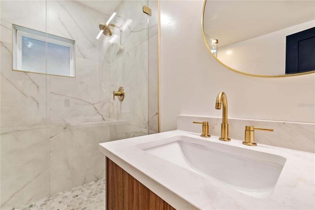 В аренду: $2,250 (2 спален, 1 ванн, 825 Квадратных фут)