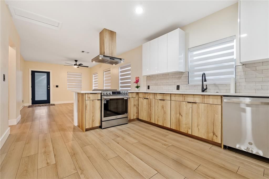 В аренду: $2,250 (2 спален, 1 ванн, 825 Квадратных фут)