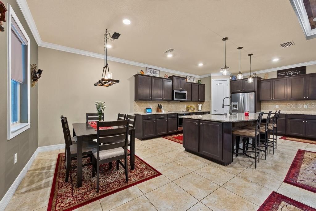En Venta: $540,000 (4 camas, 3 baños, 2484 Pies cuadrados)