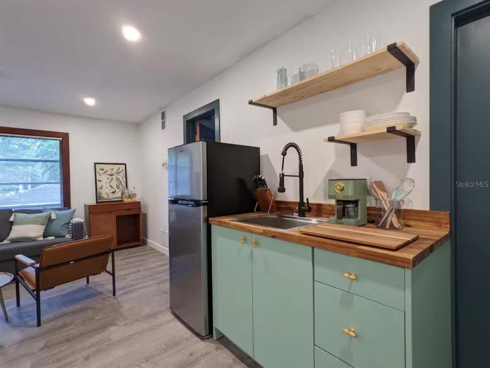 En Venta: $655,000 (1 camas, 0 baños, 1696 Pies cuadrados)