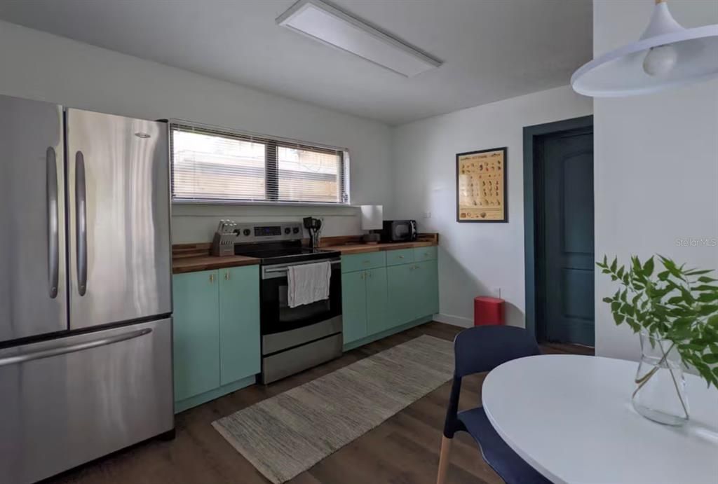 En Venta: $655,000 (1 camas, 0 baños, 1696 Pies cuadrados)