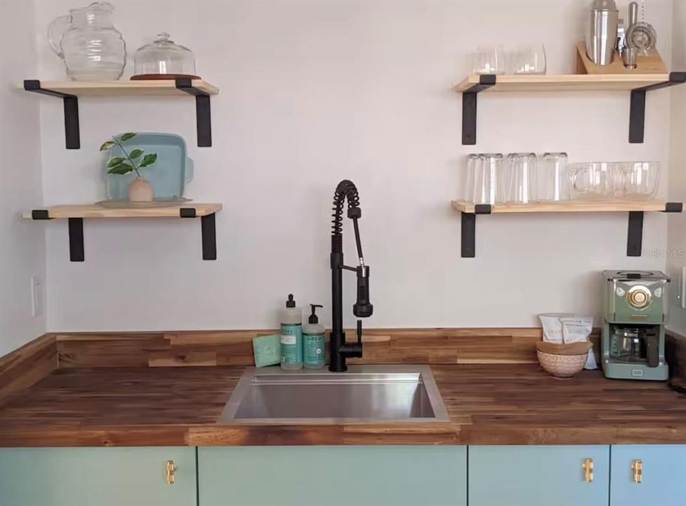 En Venta: $655,000 (1 camas, 0 baños, 1696 Pies cuadrados)