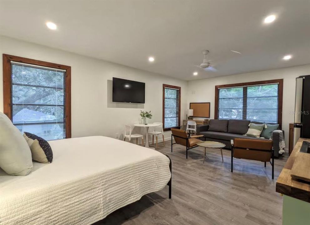 En Venta: $655,000 (1 camas, 0 baños, 1696 Pies cuadrados)