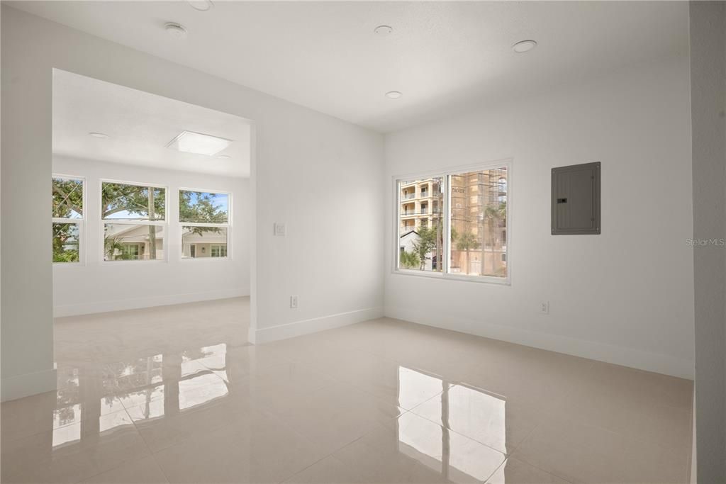 出租: $1,995 (2 贝兹, 1 浴室, 1046 平方英尺)